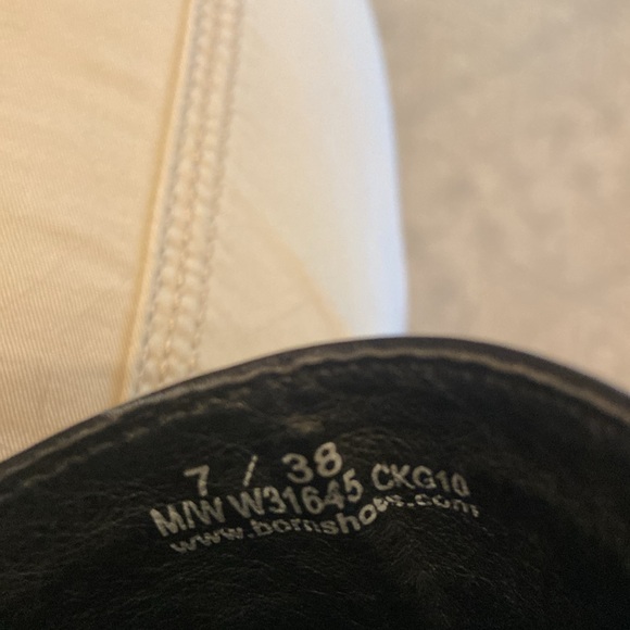 Womens gently used leather  slip on shoes  by BORN size 7 - Picture 12 of 12